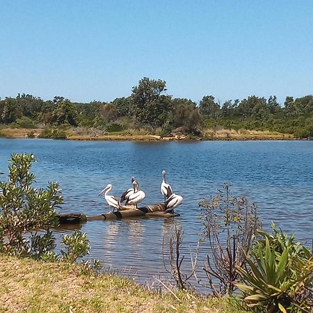 Lakes Entrance Waterfront Cottages With King Beds מראה חיצוני תמונה
