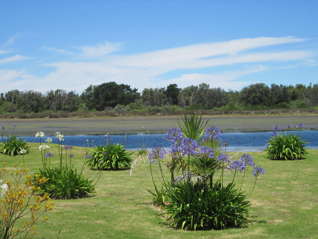 Lakes Entrance Waterfront Cottages With King Beds מראה חיצוני תמונה