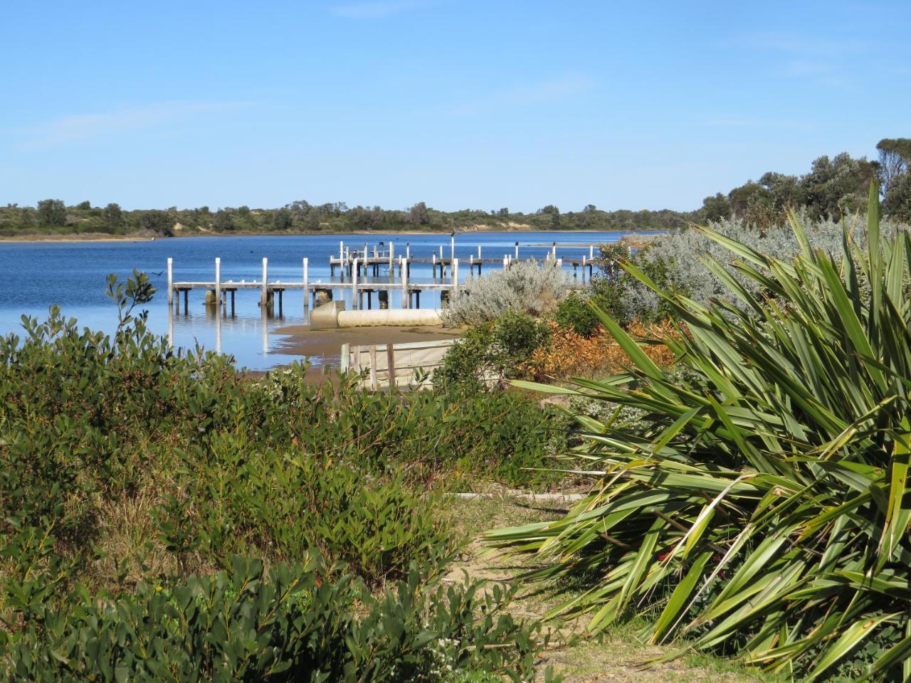 Lakes Entrance Waterfront Cottages With King Beds מראה חיצוני תמונה